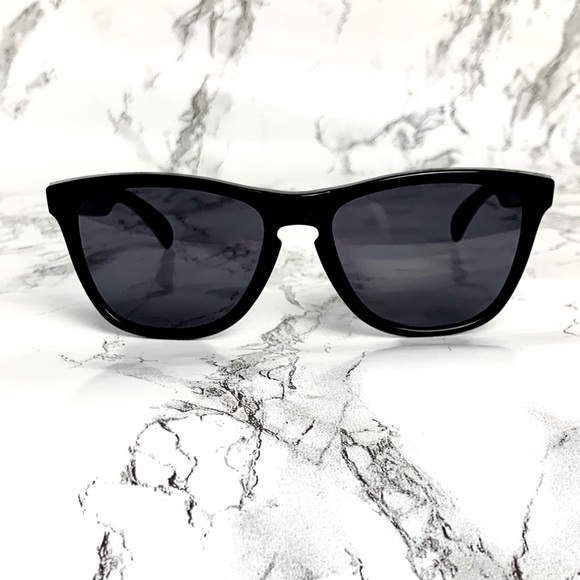 Oakley Black Frogskins with Black Lens - Picture 8 of 8